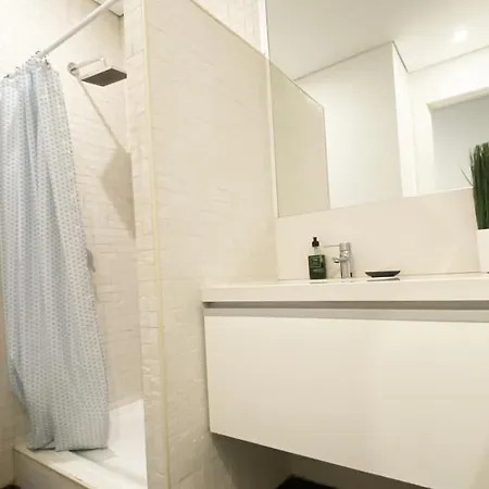 House On The Hill Апартаменти Лісабон